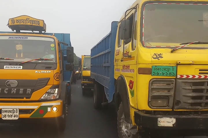 সাড়ে চার ঘণ্টা পর বঙ্গবন্ধু সেতুতে যান চলাচল শুরু 4 image 85654 1581914277