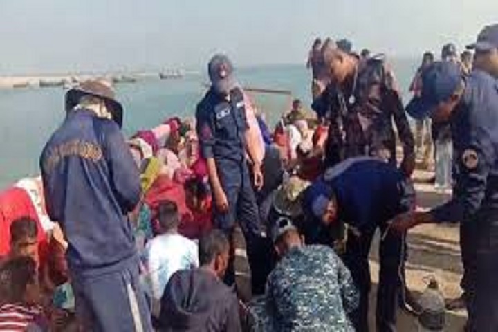 সেন্টমার্টিনে ট্রলারডুবির ঘটনায় আরও দুজনের মরদেহ উদ্ধার 14 image 85667 1581924164