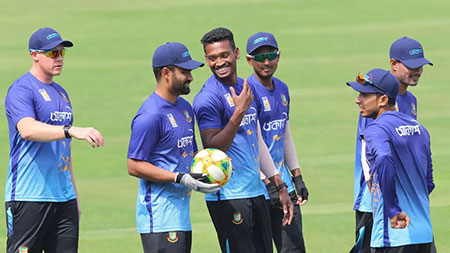 ক্রিকেটারদের হাত মেলাতে নিষেধ করছে বিসিবি 8 217425 bcb