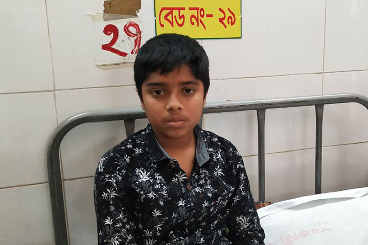 মাদরাসা ছাত্রকে পিটিয়ে জখমের অভিযোগ শিক্ষকের বিরুদ্ধে 7 etc