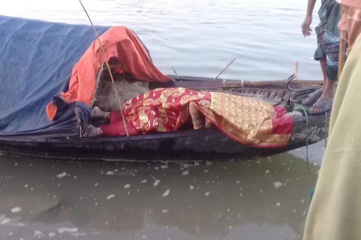 পদ্মায় নৌকাডুবি : নিখোঁজ কনের মরদেহও উদ্ধার 13 image 87080 1583721643