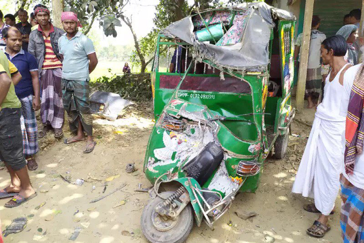 মির্জাপুরে সড়কে ত্রিমুখী সংঘর্ষ, বাবা-মেয়েসহ নিহত ৬ 15 image 87103 1583740369