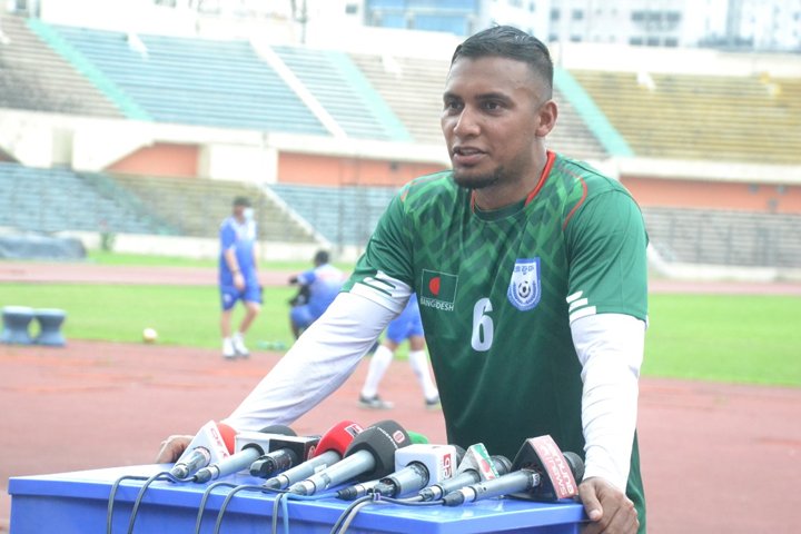 আমরা জেমির জন্য খেলব। 3 football player