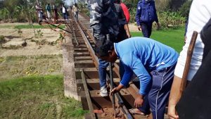 Ral line 9inchi vangga olper jonno bacay galo hajaro jatre