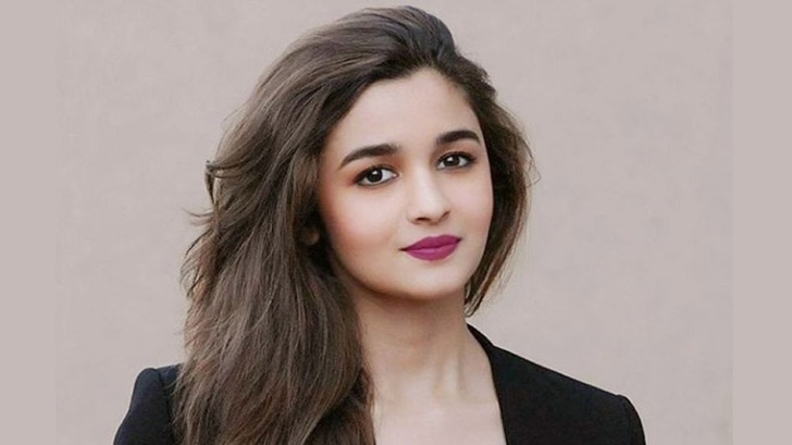 তাকে প্রথমবার দেখেই বিয়ের সিদ্ধান্ত নিয়েছিলাম: আলিয়া 11 Takay 1st ber dakhay biyer sedanto niyacelam aliya