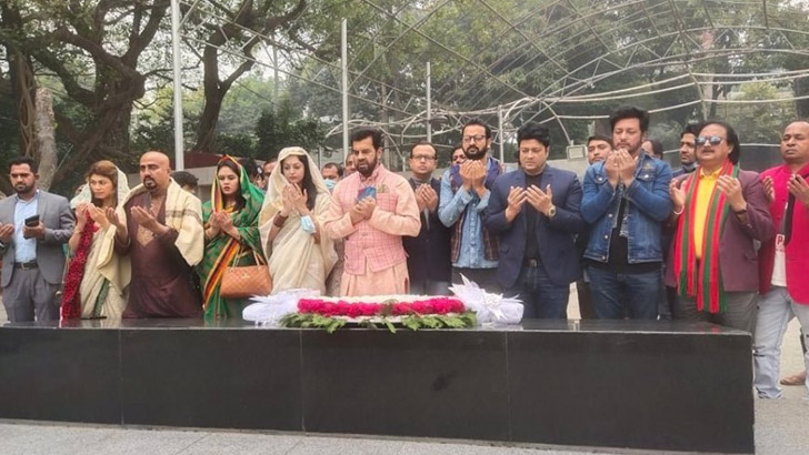 নিপুণকে নিয়ে বঙ্গবন্ধুর প্রতিকৃতিতে শিল্পী সমিতির শ্রদ্ধা 1 nepun kay niya bongobondu shelpe sometir shodha