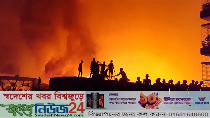 চট্টগ্রাম হকার্স মার্কেটে আগুন 1 Cortogram hokers merket a agun