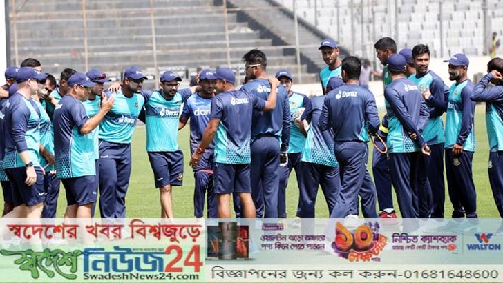 দক্ষিণ আফ্রিকার উদ্দেশ্যে দেশ ছাড়লেন ৪ ক্রিকেটার 3 Dokhin afriker urdasay desh cerlan 4 cricketer