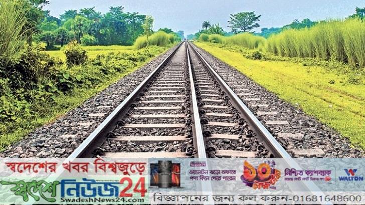 নাতিকে নিয়ে রেললাইন পার হতে গিয়ে ট্রেনে কাটা পড়লেন বৃদ্ধা 13 Natikay niya reil lane par hotay giya trainay kata porlan bidda