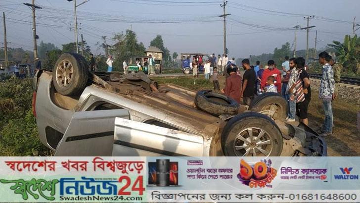 প্রচ্ছদ সারাদেশ ট্রেনের ধাক্কায় ২০ ফুট দূরে আছড়ে পড়ল প্রাইভেটকার, নিহত ১ 3 Trian ere dakkai 20 foot duray suray guya porlo privet cer