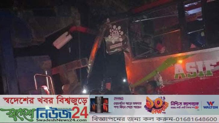 শায়েস্তাগঞ্জে বাস দুর্ঘটনায় নিহত বেড়ে ৫ 6 sayastha gonje bus durgotonai neoto baray