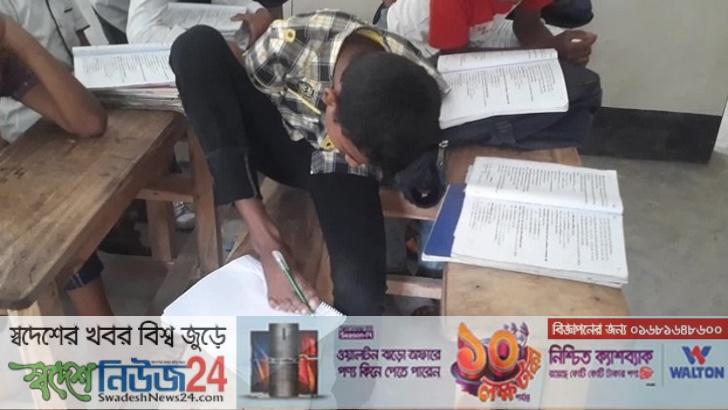 দুহাত না থাকলেও থেমে নেই শিশু হোসেনের লেখাপড়া 9 2hat na thaklay thamay nai shesu hosan ere lakhapora
