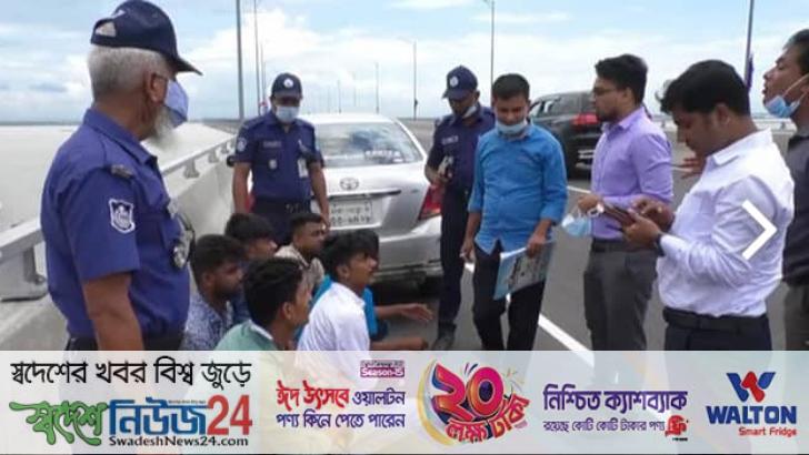 পদ্মা সেতুতে গাড়ি পার্কিং করায় জরিমানা 2 podma satutay car parking ere jorepana