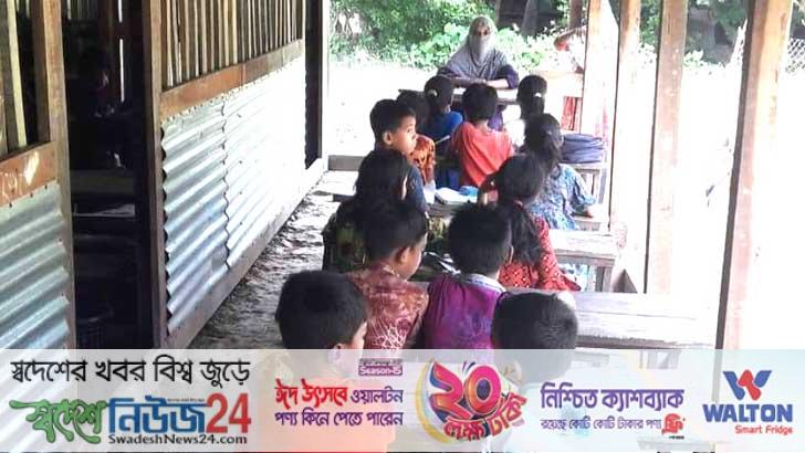 শ্রেণিকক্ষ সংকটে বারান্দায় ক্লাস 1 sanekokho sonkotay barandai class akhon