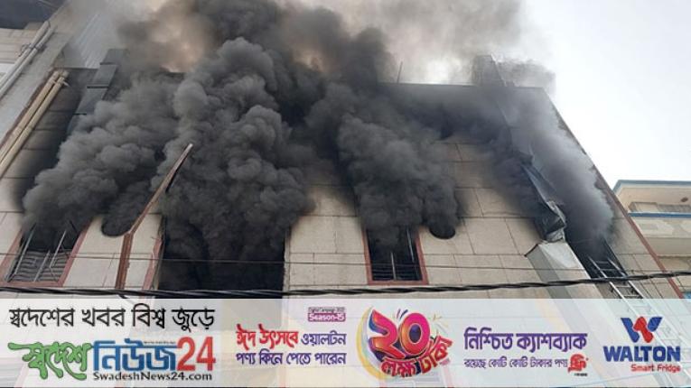 দিল্লিতে কারখানায় আগুন: দুজনের মৃত্যু, আটকা অনেকে 3 dilletay karkhanai agun