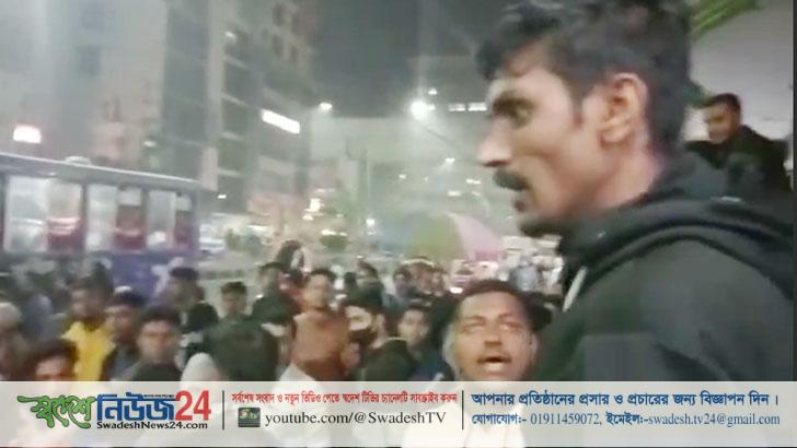 মিরপুরে গেট লাগিয়ে যাত্রীদের পেটালেন বাসচালক 2 mirpur bus driver