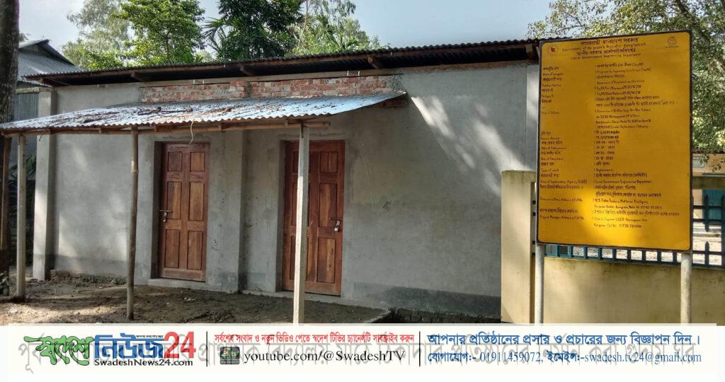 ভ‚রুঙ্গামারীতে বিদ্যালয় মাঠে ঠিকাদারি প্রতিষ্ঠানের গুদাম ঘর নির্মাণ 3 Bhurungamarinews pic.4.9.23