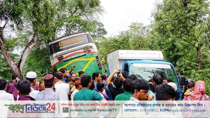 দুমকিতে যাত্রীবাহী বাস-পিকআপ সংঘর্ষে আহত ১৫ 11 dumkitay bus pikup ere nsongorsay ahoto 15