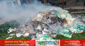 আমতলীতে বিদ্যালয়ের বই পুড়িয়ে ফেলেছেন প্রধান শিক্ষক